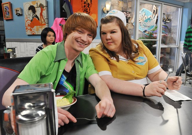 Austin & Ally - Diners & Daters - Photos - Calum Worthy, Ashley Fink