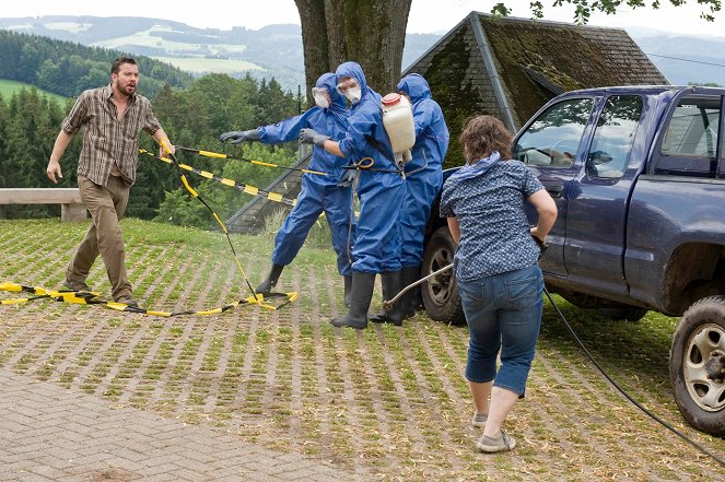 Tiere bis unters Dach - Season 3 - Rinderwahn - Filmfotos - Michael Sideris