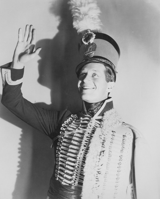 A királynő férje - Promóció fotók - Maurice Chevalier