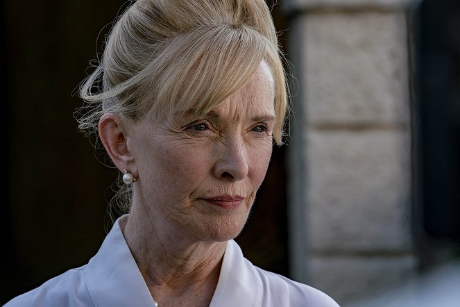A Discovery of Witches - Season 2 - Episode 10 - Photos - Lindsay Duncan
