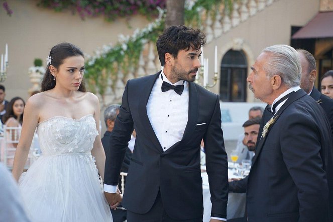 Kalp Yarası - Episode 2 - Photos - Yağmur Tanrısevsin, Gökhan Alkan