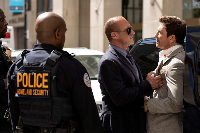 Law & Order: Organized Crime - Forget It, Jake; It's Chinatown - Van film - Christopher Meloni, Dylan McDermott
