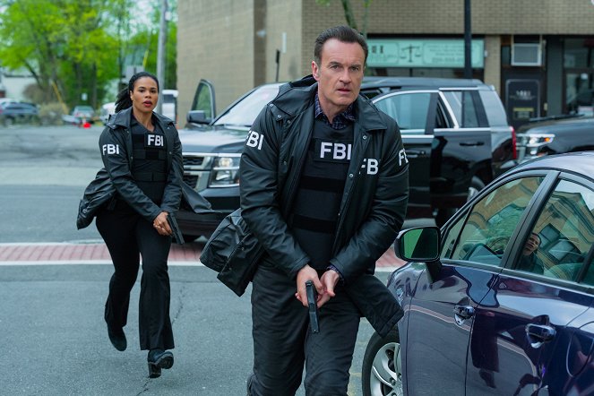 FBI: Most Wanted - Season 2 - Toxic - De la película - Roxy Sternberg, Julian McMahon