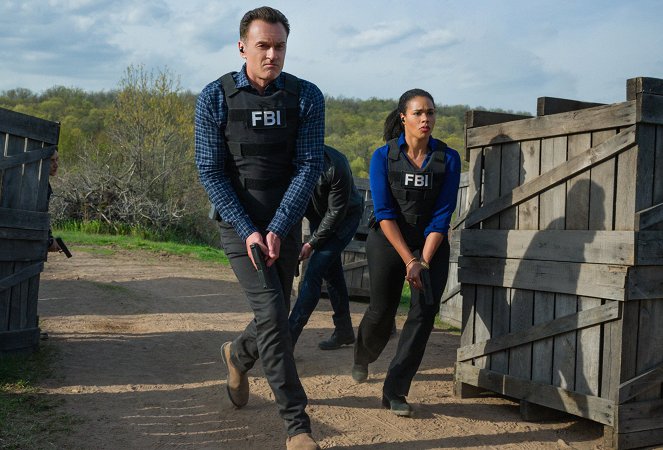 FBI: Most Wanted - Season 2 - Méreg - Filmfotók - Julian McMahon, Roxy Sternberg