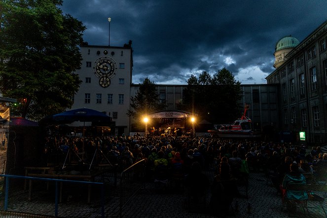 Hannes Ringlstetter mit Freunden - Live auf der Bühne! - Zum 31-jährigen Bühnenjubiläum - Film