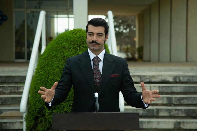 Bir Zamanlar Çukurova - Episode 25 - De la película - Murat Ünalmış