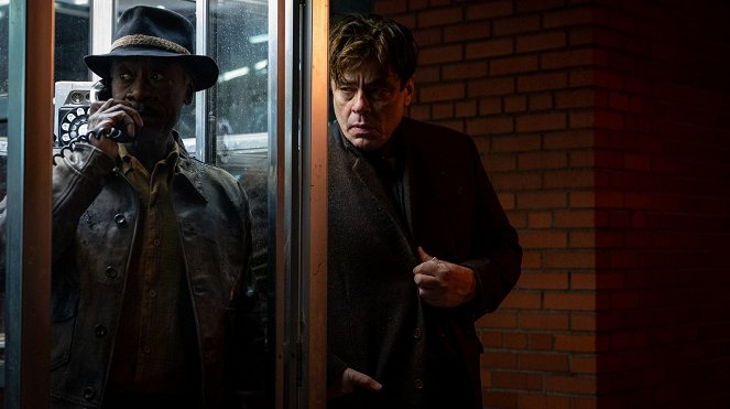Semmi hirtelen mozdulat - Filmfotók - Don Cheadle, Benicio Del Toro