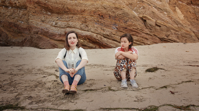 Antes do Fim - Do filme - Zoe Lister Jones, Cailee Spaeny