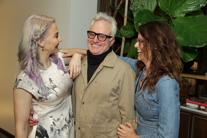 To już koniec - Z imprez - Los Angeles premiere of "How It Ends" at NeueHouse Hollywood on Thursday, July 15, 2021 - Whitney Cummings, Bradley Whitford, Amy Landecker