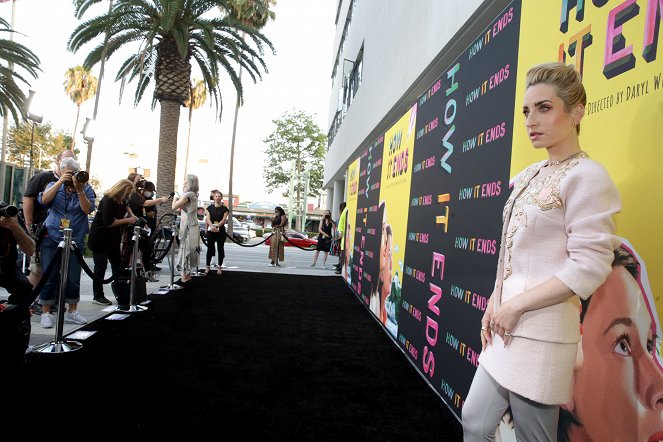 How It Ends - Veranstaltungen - Los Angeles premiere of "How It Ends" at NeueHouse Hollywood on Thursday, July 15, 2021 - Zoe Lister Jones