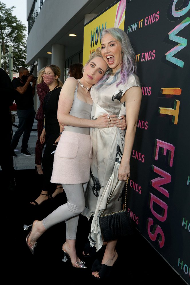 How It Ends - Events - Los Angeles premiere of "How It Ends" at NeueHouse Hollywood on Thursday, July 15, 2021 - Zoe Lister Jones, Whitney Cummings