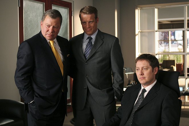 Boston Legal - Season 2 - Die Schwarze Witwe - Filmfotos - William Shatner, Mark Valley, James Spader