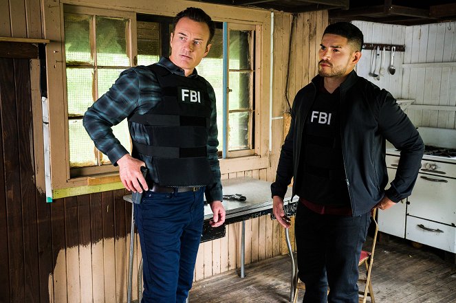 FBI: Most Wanted - Chattaboogie - Do filme - Julian McMahon, Miguel Gomez