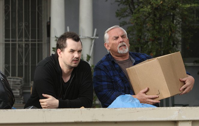 Legit - Season 1 - Hoarders - Filmfotos - Jim Jefferies, John Ratzenberger