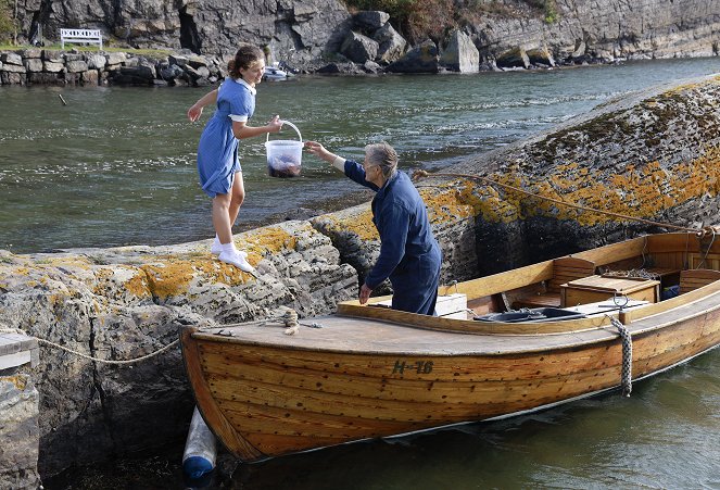 Clue: Maltesergåten - Filmfotos - Julia Mælumshagen Nymoen, Bjørn Floberg