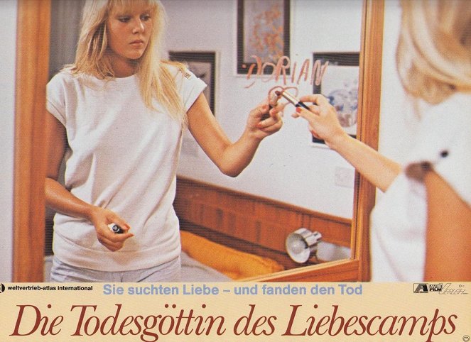 Die Todesgöttin des Liebescamps - Vitrinfotók