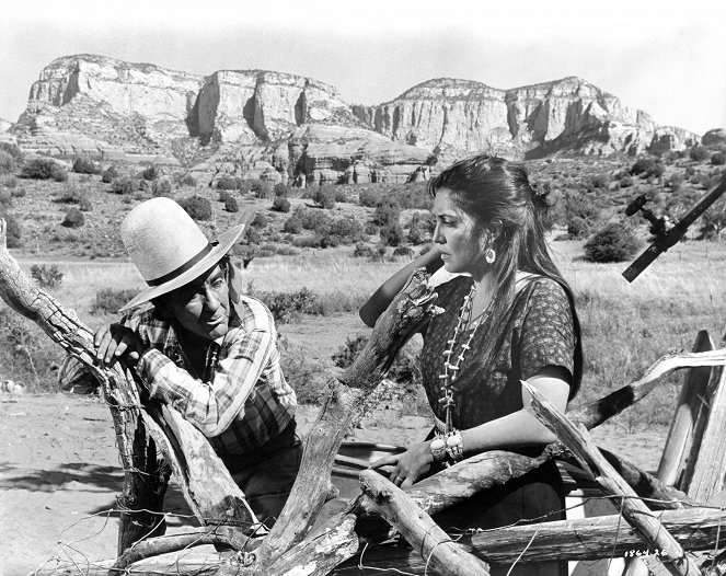 Stay Away, Joe - Photos - Burgess Meredith, Katy Jurado