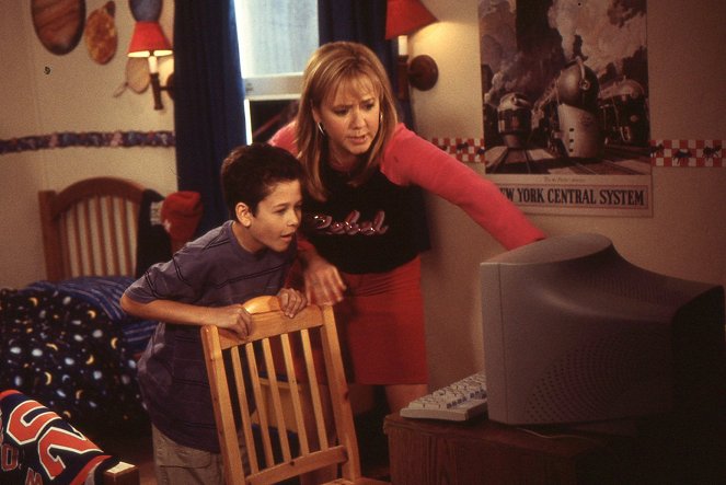 Grounded for Life - Is She Really Going Out with Walt? - Photos