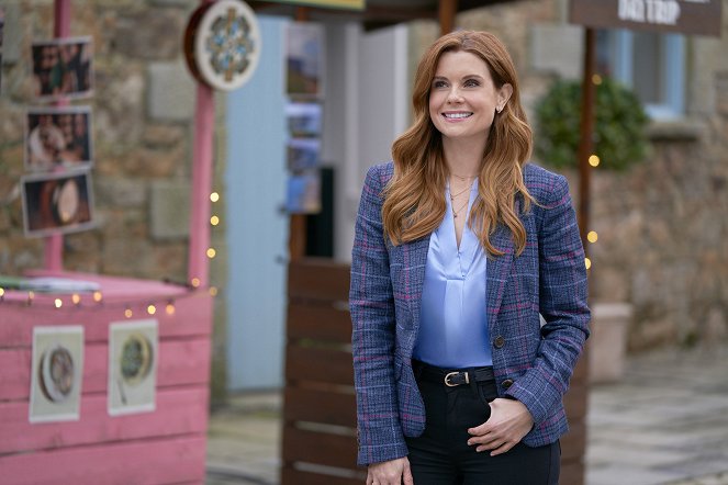 As Luck Would Have It - De la película - JoAnna Garcia Swisher