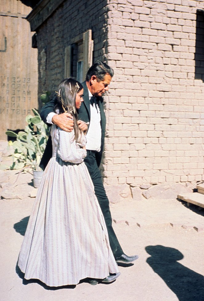 Heaven with a Gun - De la película - Barbara Hershey, Glenn Ford