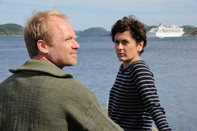 Láska pri fjorde - Žena na pláži - Z filmu - Rainer Strecker, Marie-Lou Sellem