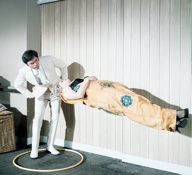 Randall and Hopkirk (Deceased) - It's Supposed to be Thicker Than Water - Van film
