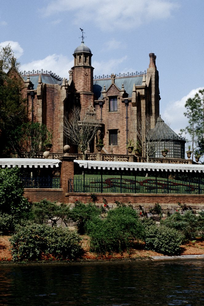 Behind the Attraction - Haunted Mansion - Do filme