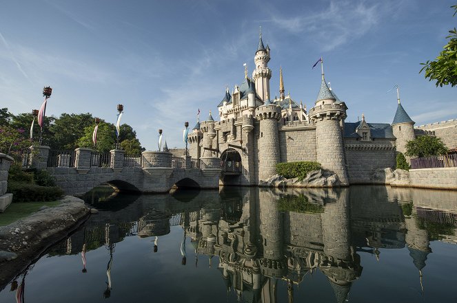 Behind the Attraction - The Castles - Photos