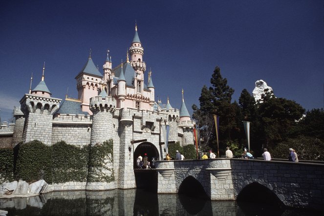 Za oponou Disney parků - Hrady - Z filmu