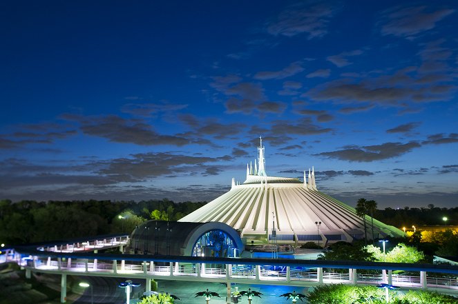 Behind the Attraction - Space Mountain - Photos