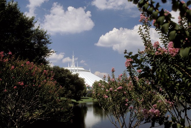 Behind the Attraction - Space Mountain - Photos