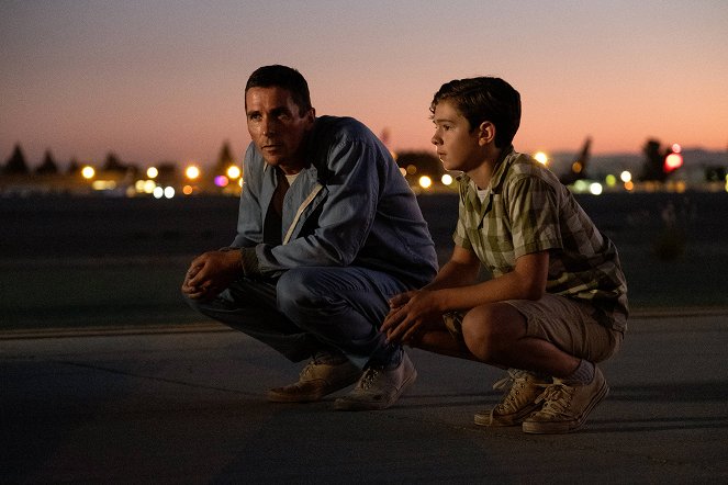 Az aszfalt királyai - Filmfotók - Christian Bale, Noah Jupe