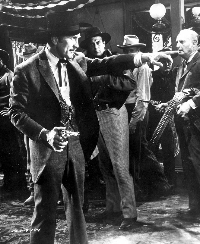 Gunfight at the O.K. Corral - Do filme - Kirk Douglas