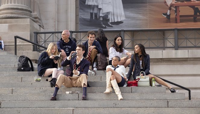 Gossip Girl - Season 1 - Just Another Girl on the MTA - Photos - Emily Alyn Lind, Evan Mock, Thomas Doherty, Eli Brown, Jordan Alexander, Zión Moreno, Savannah Lee Smith