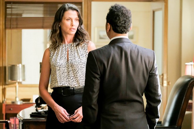 Blue Bloods - Season 9 - Playing with Fire - Van film - Bridget Moynahan