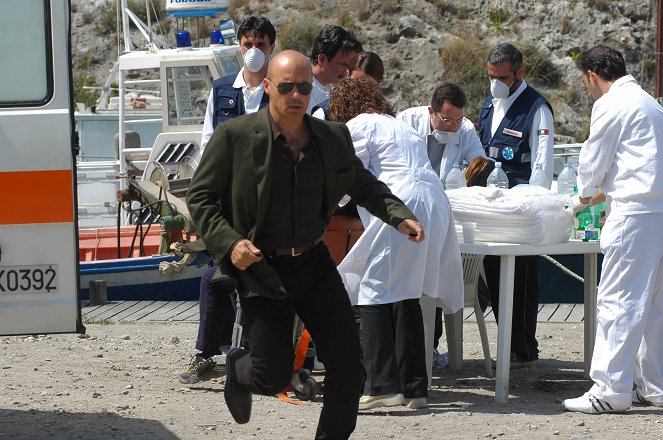 Inspector Montalbano - Season 5 - Il giro di boa - Photos - Luca Zingaretti