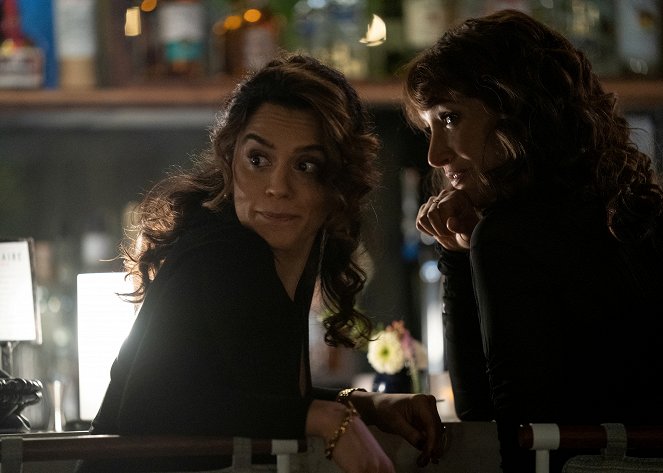 The L Word: Generation Q - Season 2 - Late to the Party - Photos - Sepideh Moafi, Jennifer Beals