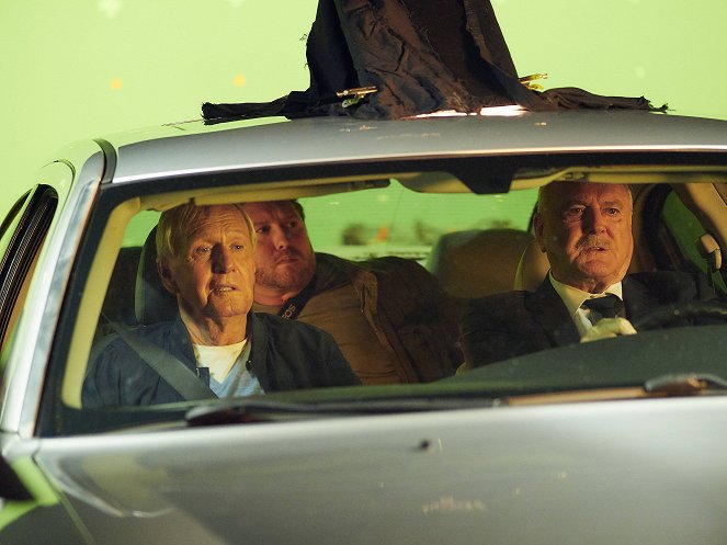 The Very Excellent Mr. Dundee - Van film - Paul Hogan, Nate Torrence, John Cleese
