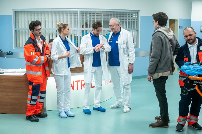 Nemocnica - Kuvat elokuvasta - Tony Porucha, Nela Pocisková, Juraj Hrčka, František Kovár, Gregor Hološka