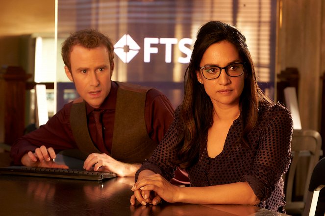 Departure - Season 2 - Fugitive - Photos - Mark Rendall, Archie Panjabi