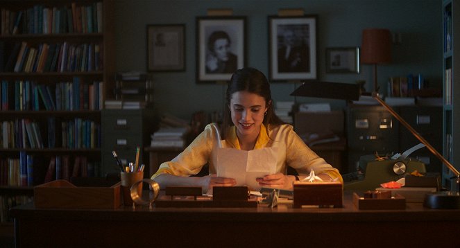 Sueños de una escritora en Nueva York - De la película - Margaret Qualley