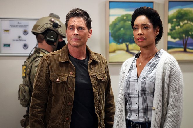9-1-1: Lone Star - One Day - Photos - Rob Lowe, Gina Torres