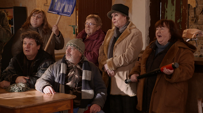 Horná Dolná - Lockdown - Photos - Roman Slanina, Mária Bagová, Matej Landl, Anežka Dominová, Marta Sládečková, Daniela Gudabová