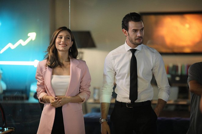 Twist of Fate - Episode 9 - Photos - Aytaç Şaşmaz