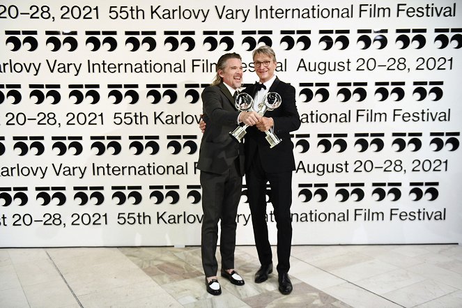 Slavnostní zakončení MFF Karlovy Vary 2021 - Werbefoto - Ethan Hawke, Jan Svěrák
