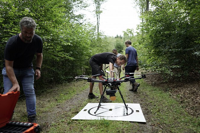 Druhá světová válka z dronu - skenování důkazů - Z natáčení