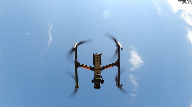 Druhá světová válka z dronu - skenování důkazů - Z filmu