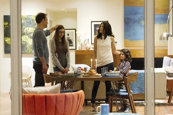 Girlfriend's Guide to Divorce - Rule #174: Never Trust Anyone Who Charges by the Hour - Filmfotos - Paul Adelstein, Conner Dwelly, Lisa Edelstein, Dylan Schombing