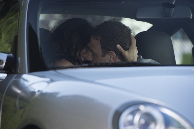 Girlfriend's Guide to Divorce - Season 2 - Règle n°58 : Éviter sa voiture - Photos - Lisa Edelstein, Paul Adelstein