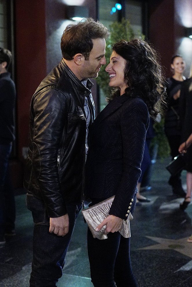 Girlfriend's Guide to Divorce - Rule #77: Don't Blow the Bubble - Photos - Paul Adelstein, Lisa Edelstein